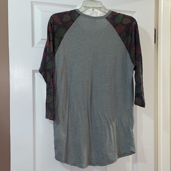 (5/$25) LuLaRoe Gray Heathered Leaf Randy 3/4 baseball top - Picture 7 of 9
